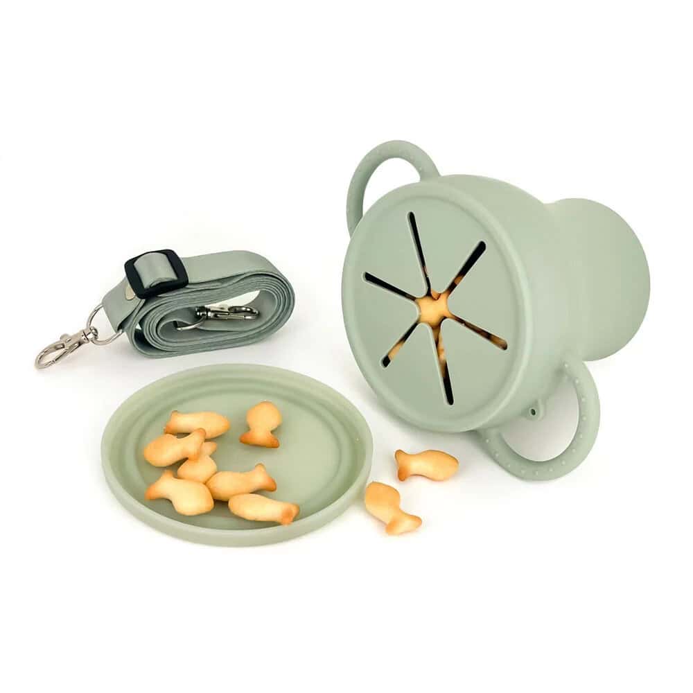 Baby snack cup with collapsible silicone lid, durable design, and 450ml capacity in sage green. Perf.